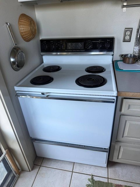 White Hotpoint coil-top electric range in an Eastside kitchen before a burner and oven test